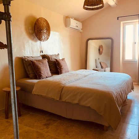 Le Vieux Portail Bed and Breakfast Saint-Saturnin-les-Apt Εξωτερικό φωτογραφία