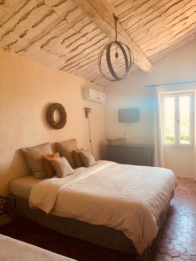 Le Vieux Portail Bed and Breakfast Saint-Saturnin-les-Apt Εξωτερικό φωτογραφία