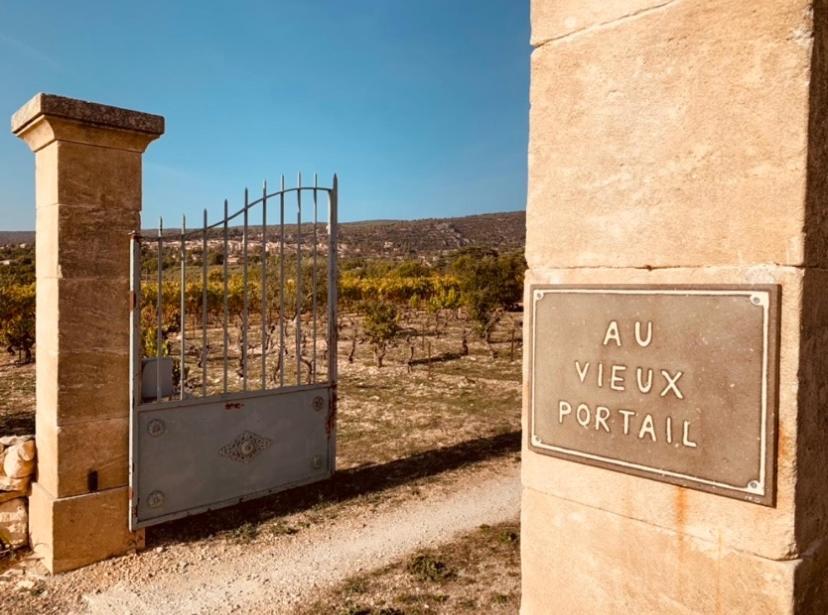 Le Vieux Portail Bed and Breakfast Saint-Saturnin-les-Apt Εξωτερικό φωτογραφία