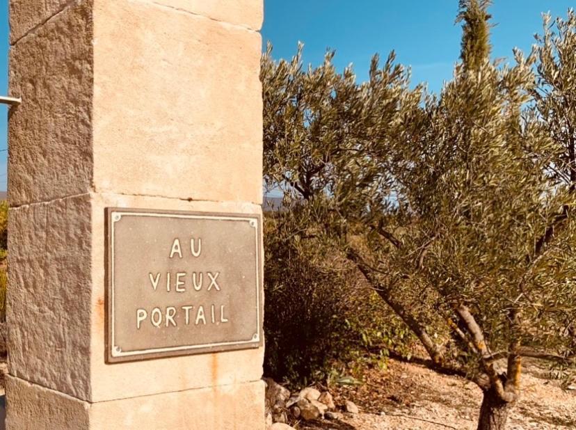 Le Vieux Portail Bed and Breakfast Saint-Saturnin-les-Apt Εξωτερικό φωτογραφία