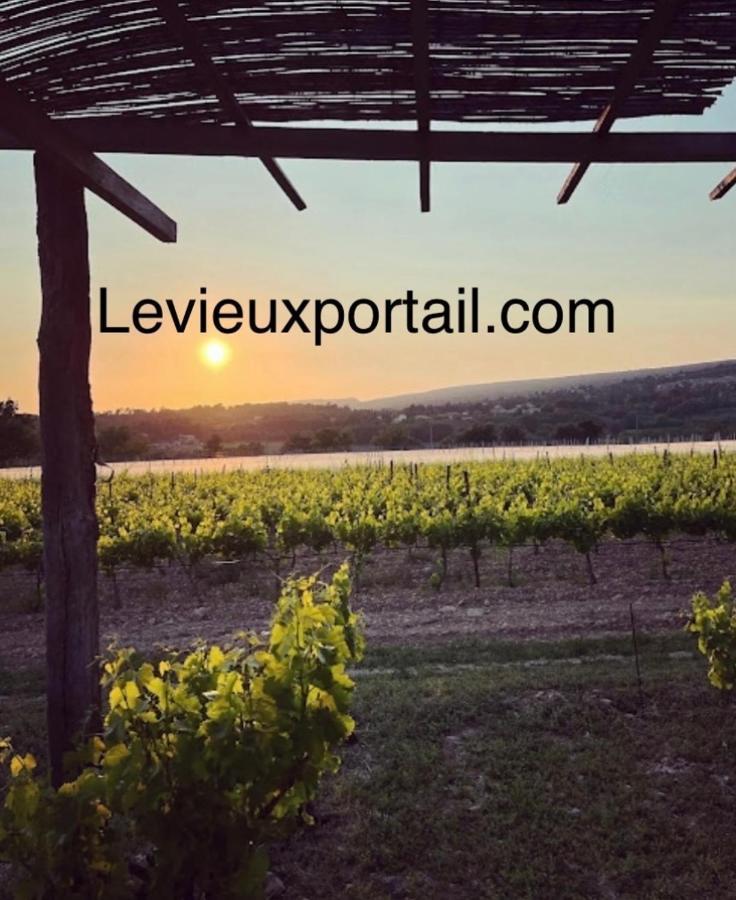 Le Vieux Portail Bed and Breakfast Saint-Saturnin-les-Apt Εξωτερικό φωτογραφία