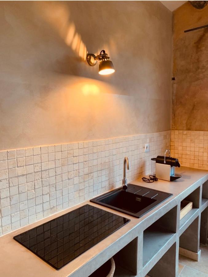 Le Vieux Portail Bed and Breakfast Saint-Saturnin-les-Apt Εξωτερικό φωτογραφία