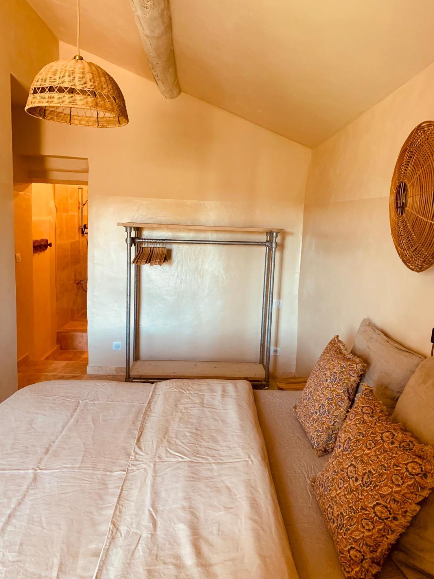 Le Vieux Portail Bed and Breakfast Saint-Saturnin-les-Apt Εξωτερικό φωτογραφία