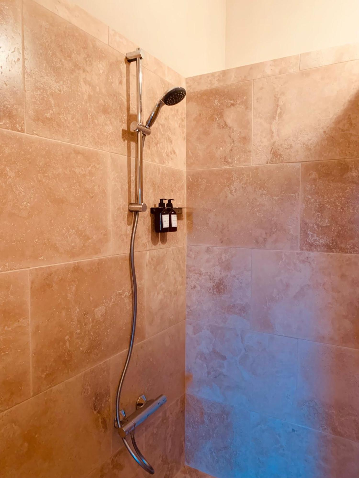 Le Vieux Portail Bed and Breakfast Saint-Saturnin-les-Apt Εξωτερικό φωτογραφία